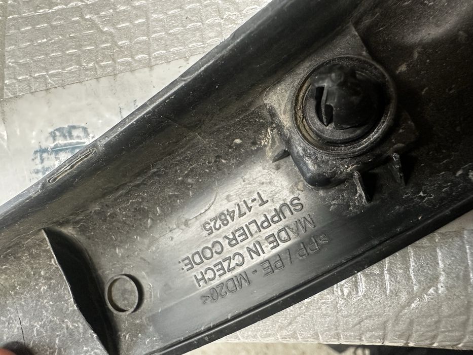 Bandouri aripi față stânga dreapta față tesla Y.