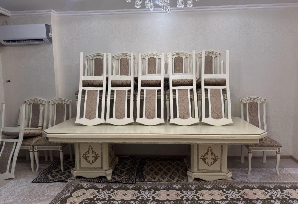 Мебель для гостинной. Стол и стулья