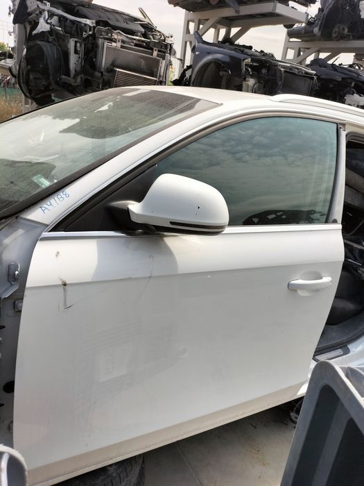 Предна лява врата Audi A4 B8 / Ауди А4 Б8 2010г.