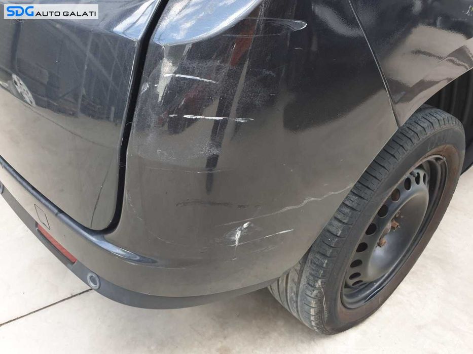 Bara Spoiler Spate cu Locas Pentru Senzori de Parcare cu Imperfectiuni Fiat Doblo 2 2009 - 2015 Culoare Negru [Q4796]