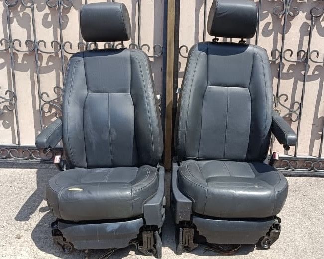 Сиденья Land Rover Discovery-4.