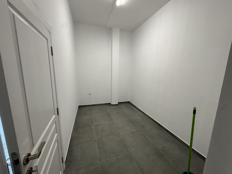 Дава се под наем Магазин в Търговище, Изток 1 - 70 кв.м за 510 € - Снимка #2