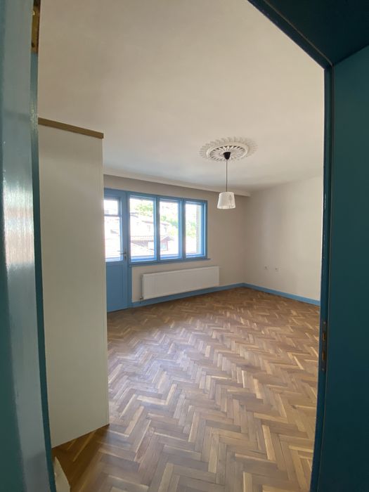 Продава се просторен апартамент в центъра на Велико Търново