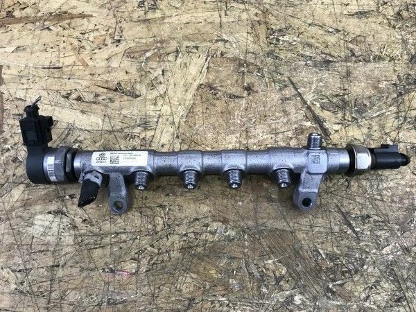 Rampa injector cu senzor si regulator presiune Audi A4 B8 2013 cod 03L130089Q