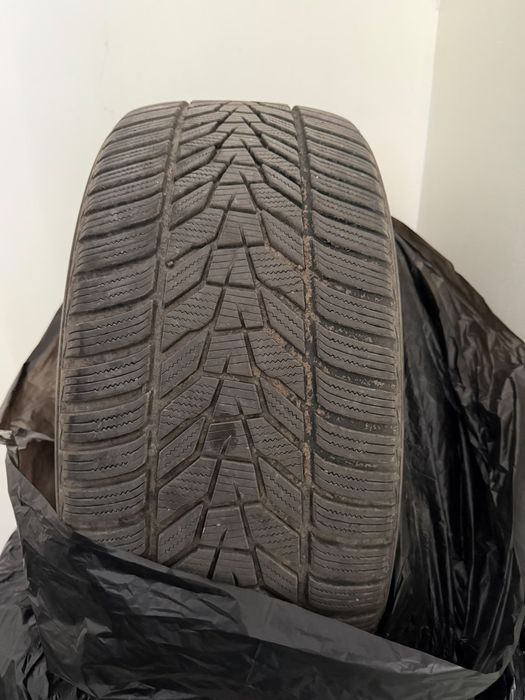 Комплект гуми Hankook Winter i*cept evo3 X W330A – 21” – 275/40 R21 + 315/35 R21