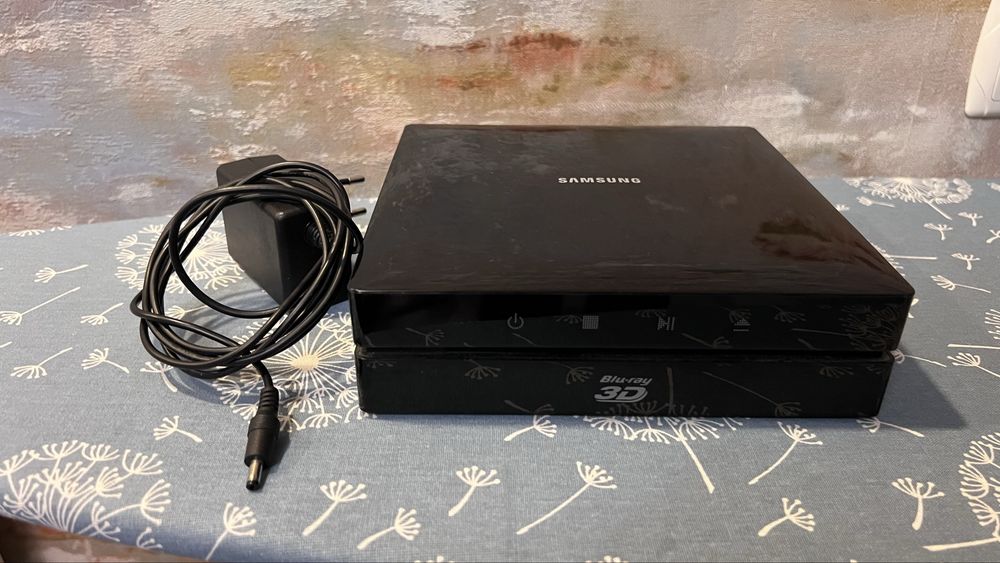 Blu-ray 3D/ DVD / CD плеер Samsung BD-E5500