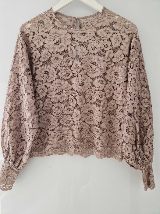 Bluză din dantelă