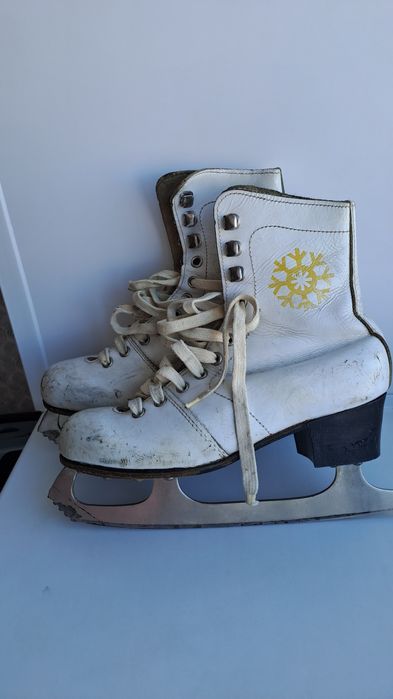 Продам подростковые для девочки фигурные коньки