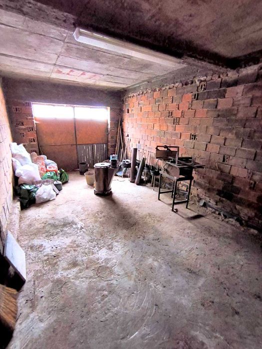 Продавам масивна къща в гр. Перник кв. Нов Драгановец