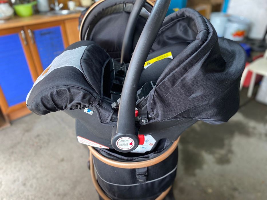 Продам коляску с автолюлькой