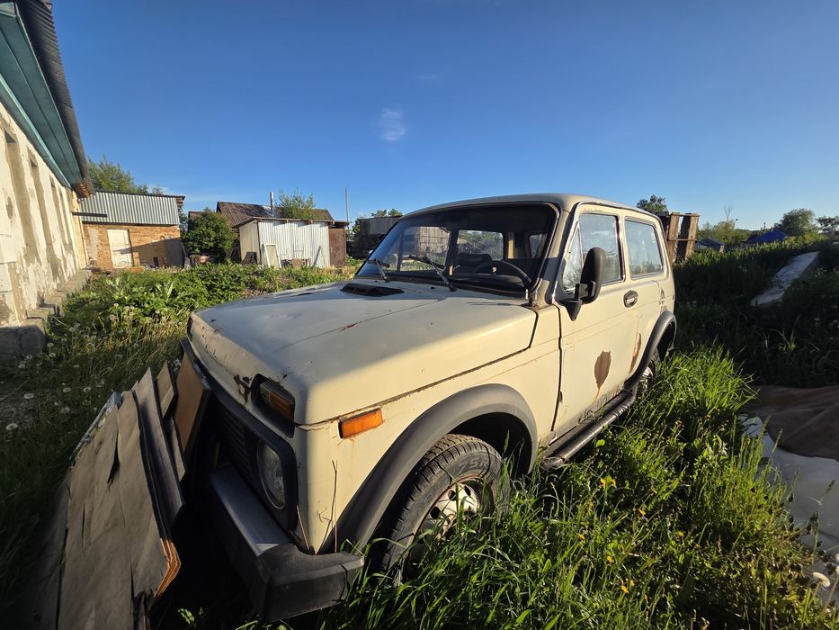 Продам ниву с прицепом.