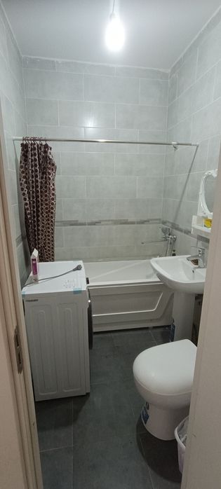 Ассалом сохилда 1хонали квартира ижарага берилади оилага. 16да бушайди