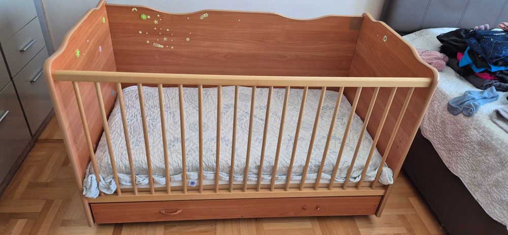 Продавам детско креватче 140/70 см. + Матрак и протектор.