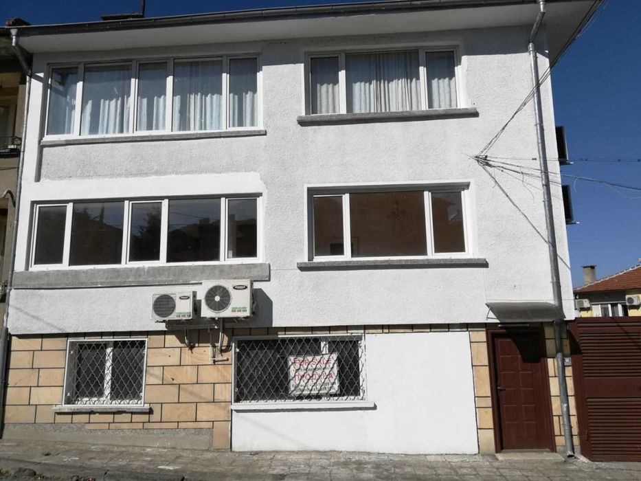 Жилищна сграда в Карнобат,обл.Бургас