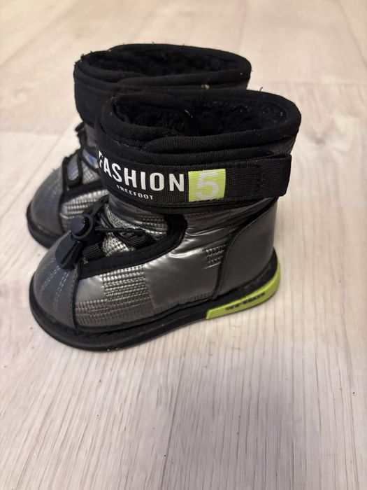 Продам детский демисезон обувь