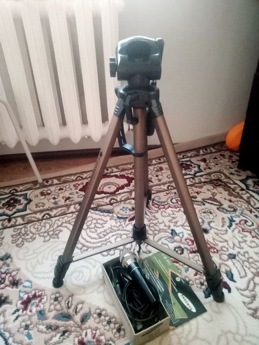 Продам штатив Continent A1