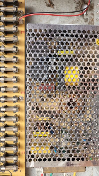 Импулсен захранващ блок, 12V/10A, 18 Изхода - захранване за камери