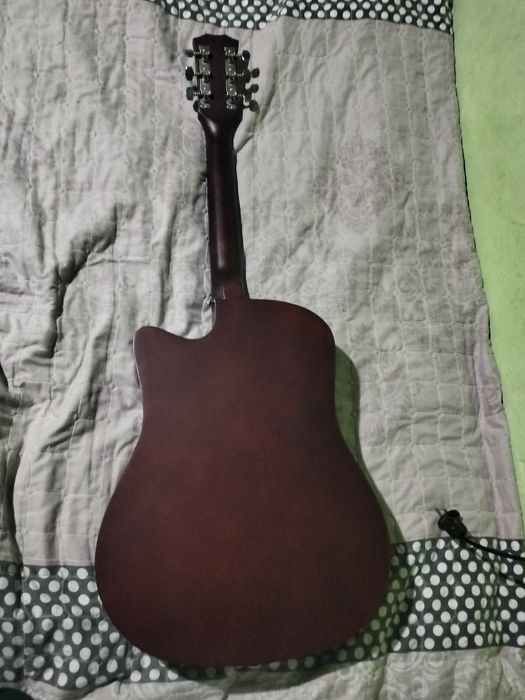 Gitara akustik mawkala yozmela
