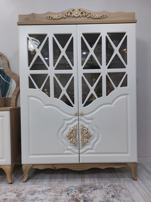 Сервант гостиной комнаты ддя посуд