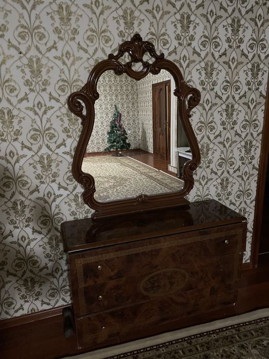 Продается спальный гарнитур