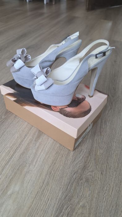 Официални токчета за повод