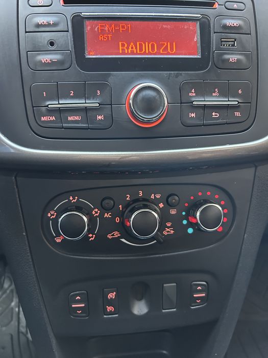 Vand / schimb Dacia Sandero 2015