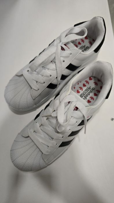 Продам красовки adidas