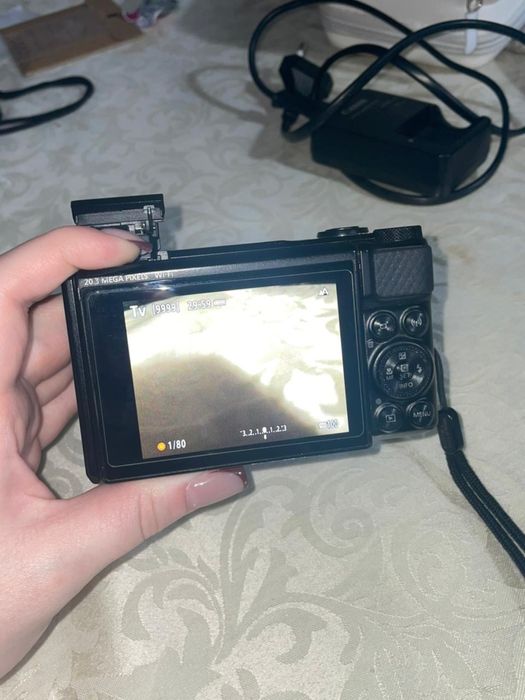 Продам камеру CANON SX740hs