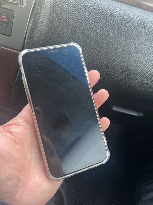 Айфон 11 64г памяти 81% емкости