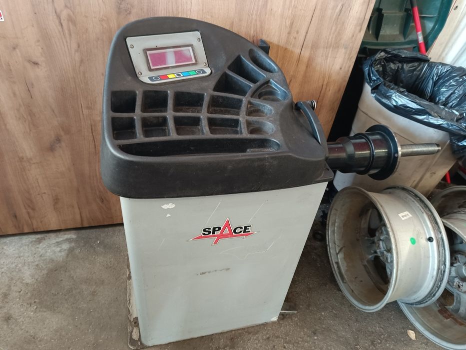 Баланс машина за автомобилни гуми