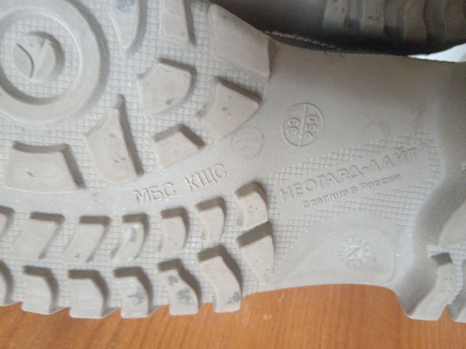 Продам обувь. Спец. Размеры 39,44,43.