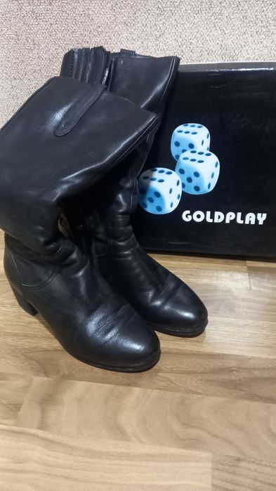 Продаются женские сапоги