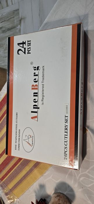 Комплект прибори за хранене 24 части