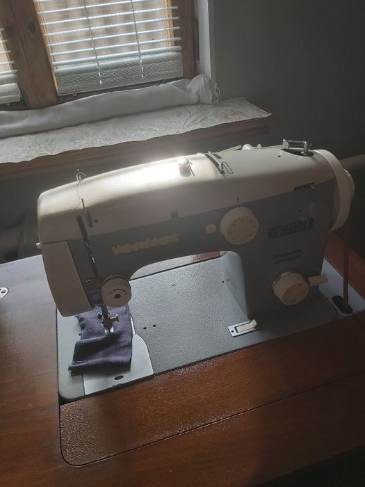 Швейная машинка и оверлок