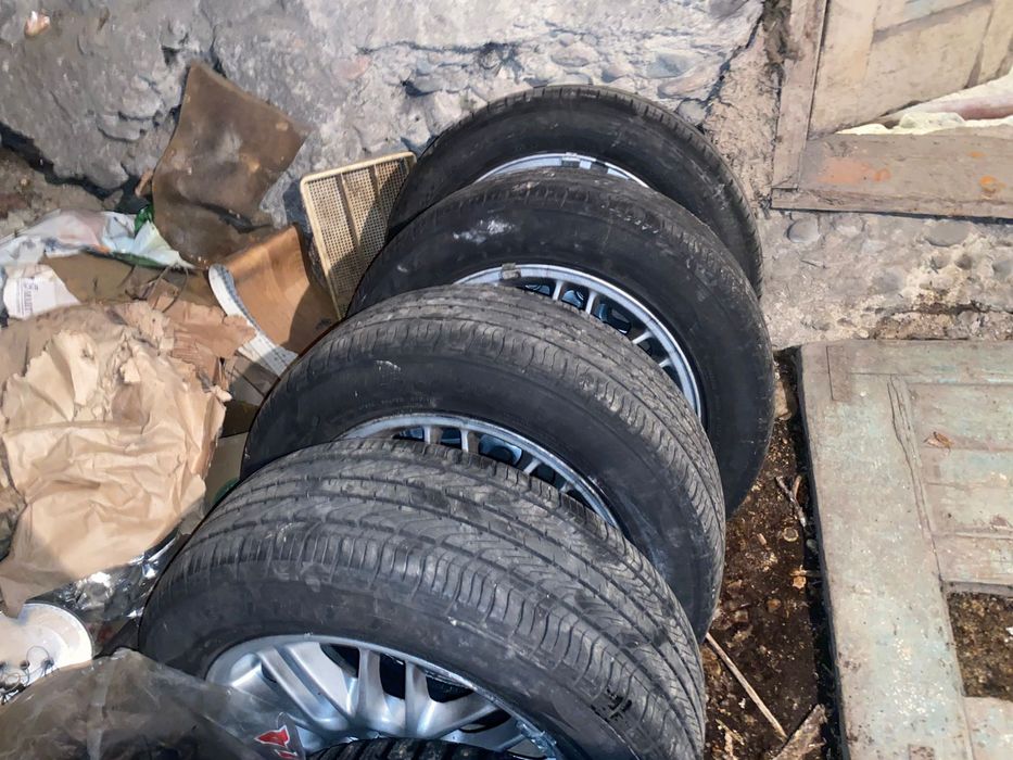 Продам комплект резины