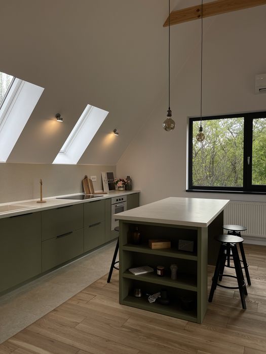 Inchiriez apartament cu o camera si terasa. Impecabil