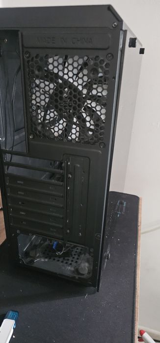 Vand carcasa pc 1stplayer f4 cu extra 3 ventilatoare