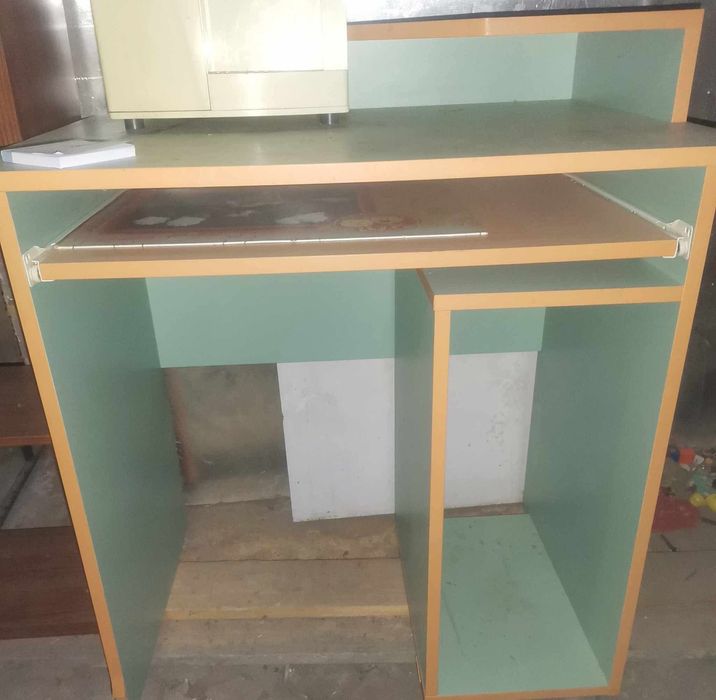 Мебели комплект продавам спешно