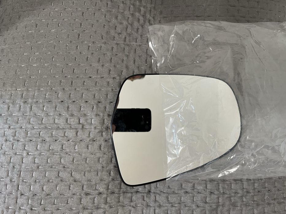 Странично ляво огледало с подгрев.Оригинално за Сузуки ес крос.