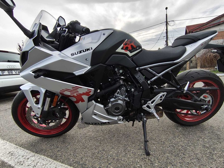 Vand Suzuki GSX-8R an 2024, garantie 2028 cu doar 1573km