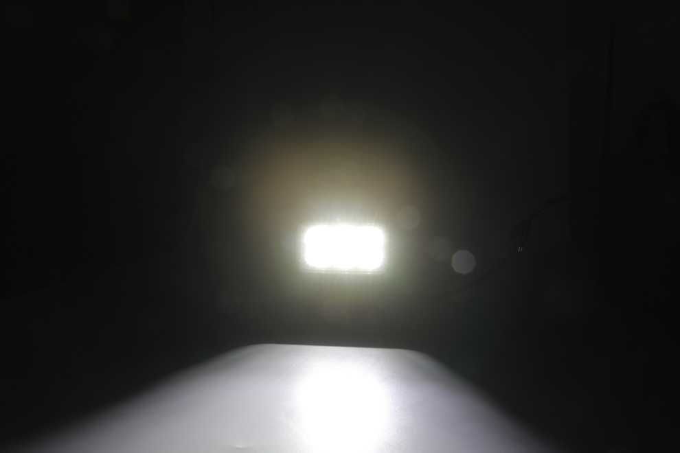 42W LED Халоген FLOOD – Работен Фар с Жълта и Червена Светлина 12V/24V