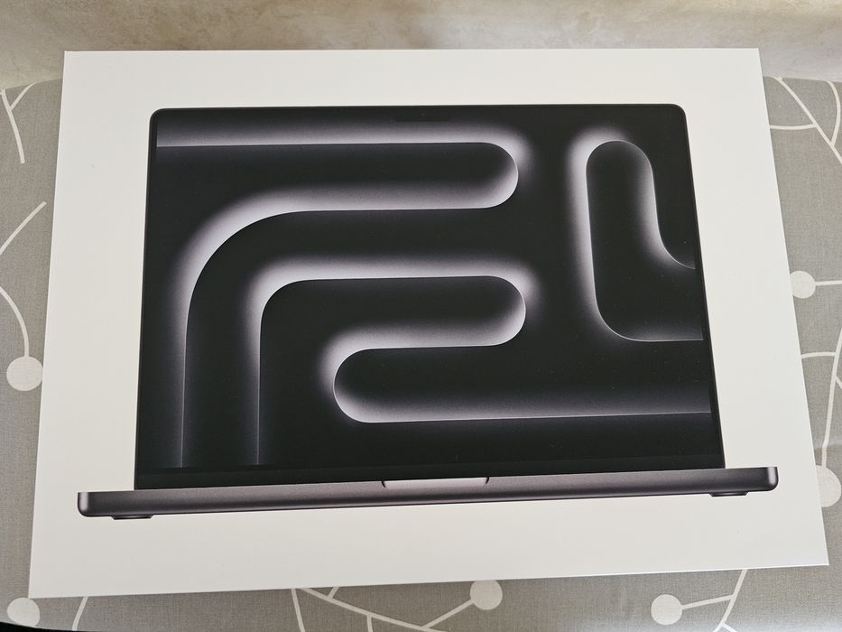 Cutii MacBook Pro M5