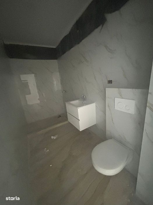 Apartament 3 camere decomandat, 35mp curte proprie, metrou Berceni