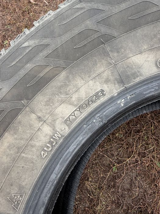 Резина Якогама 285/65 R 17