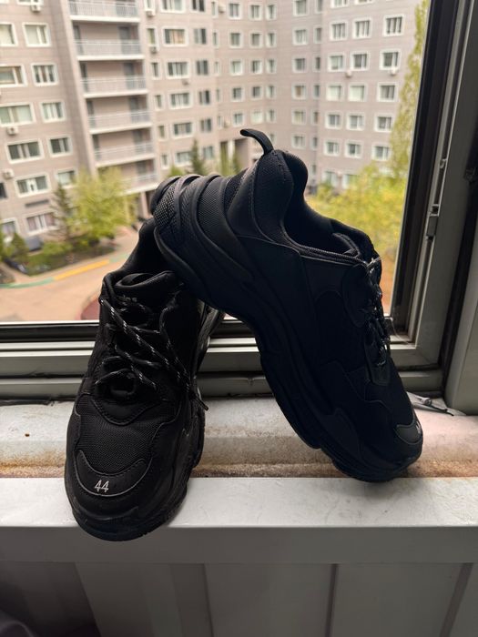 Кроссовки triple s