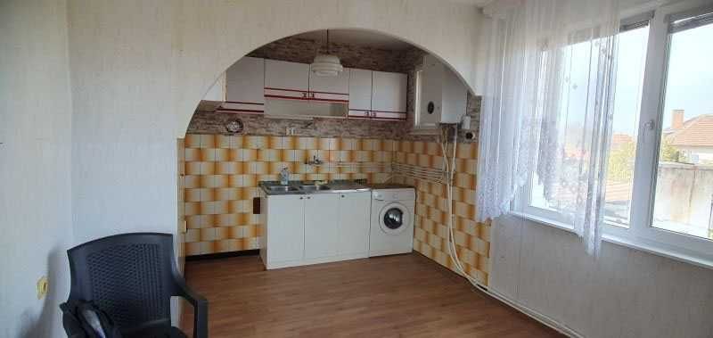 Етаж от къща в ц.Лозен