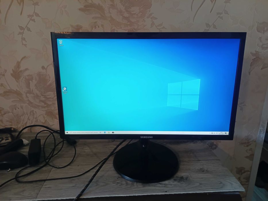 Монитор Samsung 22" FullHD IPS, VGA, HDMI.