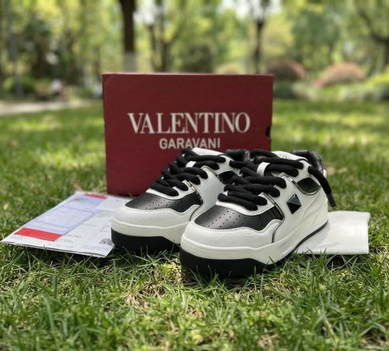 Adidasi Valentino Garavani Negru Alb - Full Box