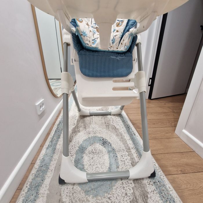 Продам  стол для кормления  бренда joie!