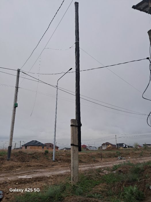 столб деревянный